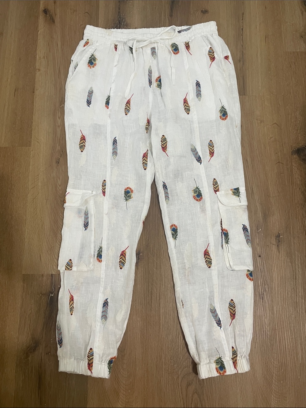 Johnny Was BIYA Linen White Feather-Print Embroidered Drawstring Cargo Joggers